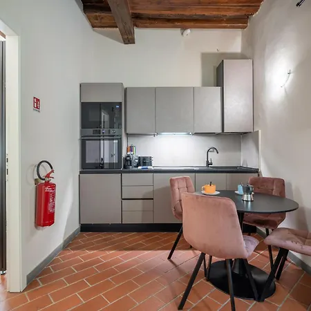 Guesthost - Ponte Vecchio Flats Appartement *
