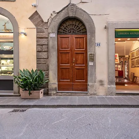 Guesthost - Ponte Vecchio Flats *