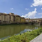 Guesthost - Ponte Vecchio Flats * 피렌체