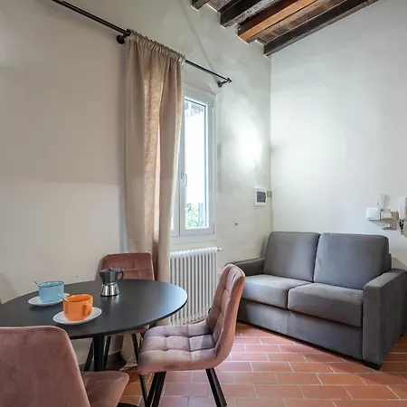 Guesthost - Ponte Vecchio Flats Apartamento