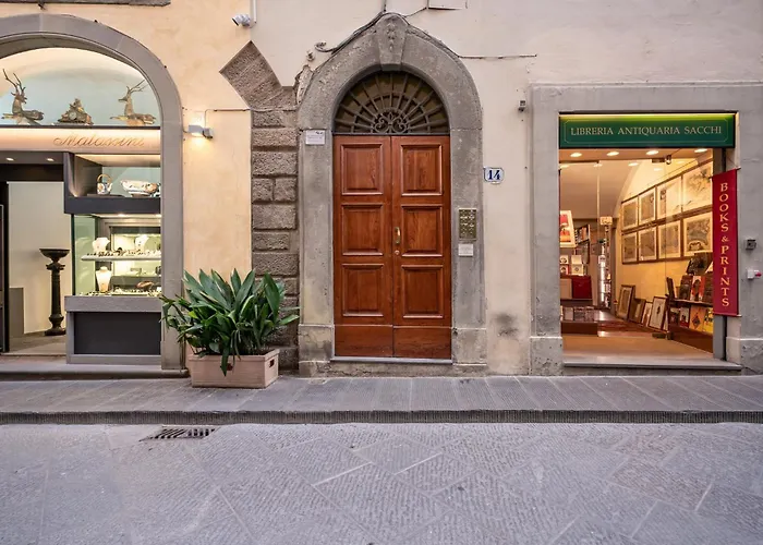 Ponte Vecchio Flats *