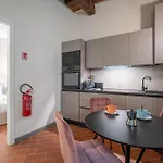 Guesthost - Ponte Vecchio Flats *