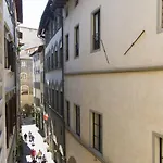Guesthost - Ponte Vecchio Flats Florence